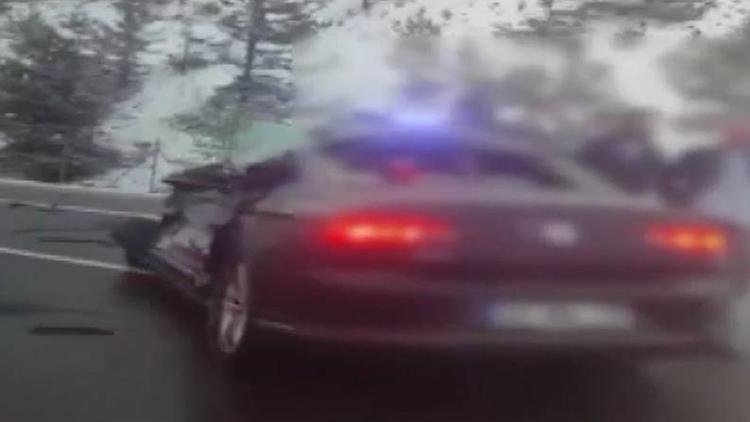 Koruma aracı tankerle çarpıştı: 1 polis ve 2 kişi yaşamını yitirdi.