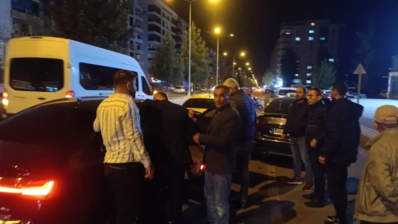 Mardin'de trafik kazasında AK Parti Midyat İlçe Başkanı Yarış ve 6 kişi yaralandı.