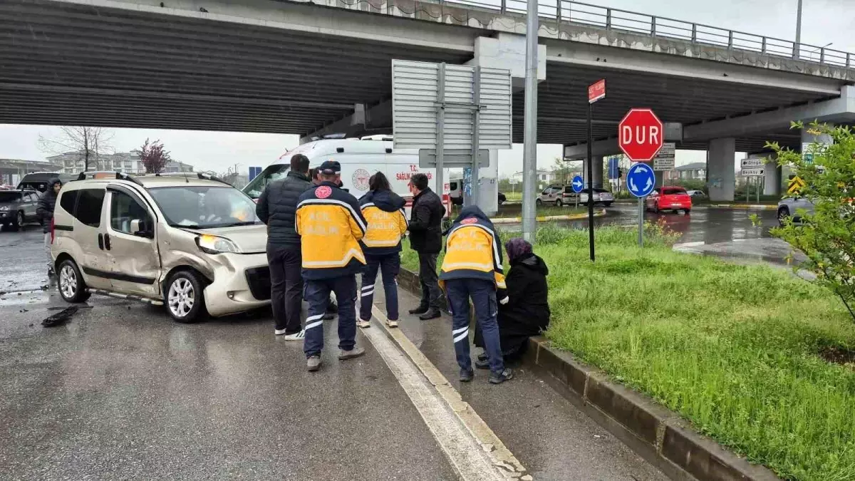 Düzce'de Kaza: 2 Kişi Yaralandı
