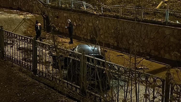 Isparta'da araç dereye yuvarlandı: Polis komiseri yaşamını yitirdi.
