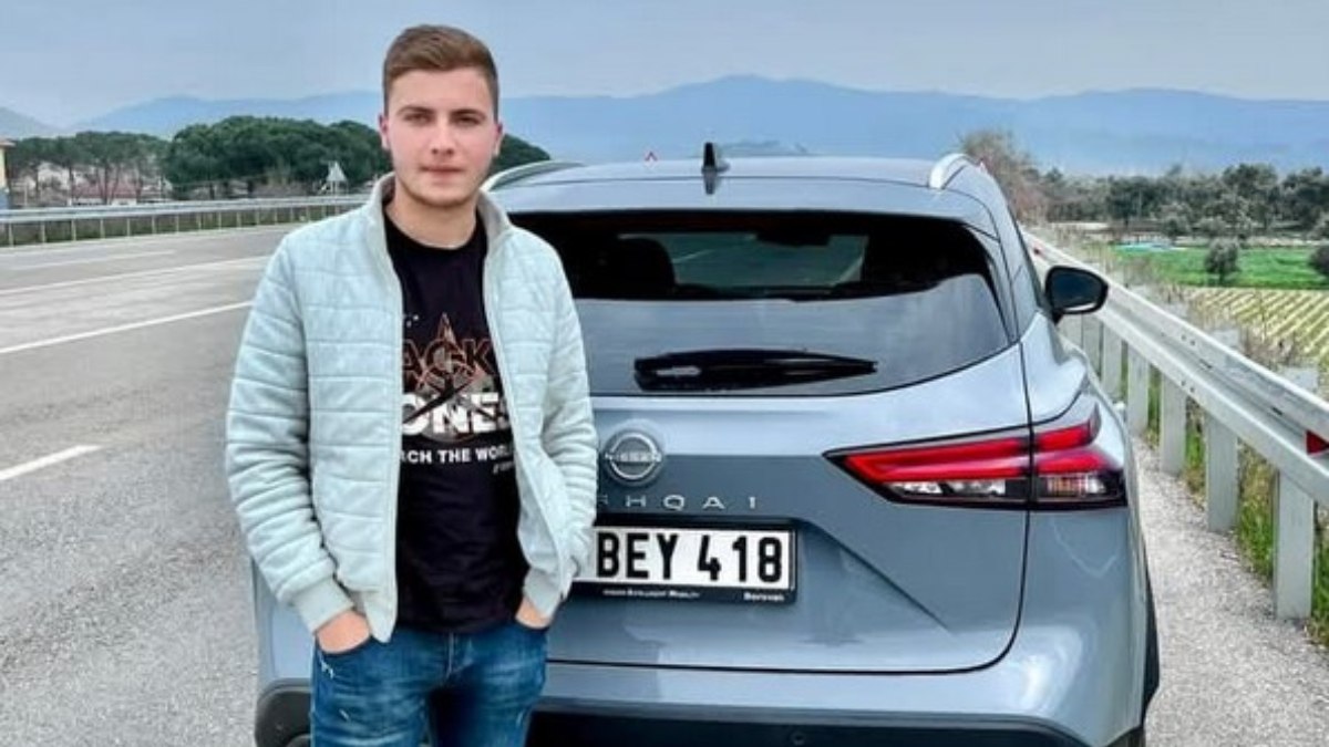 İzmir'de aynı yaşta olan iki kuzen, trafik kazasında yaşamını yitirdi.