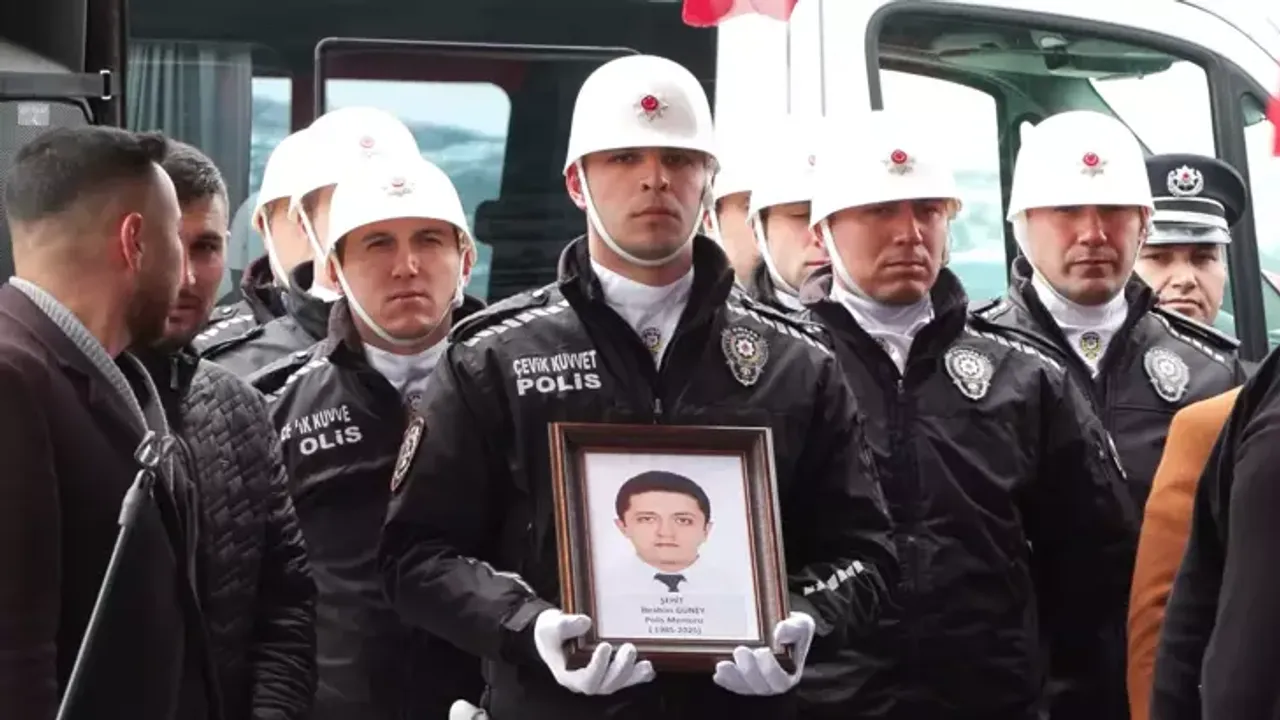 Polis memuru trafik kazasında hayatını kaybetti ve defnedildi.