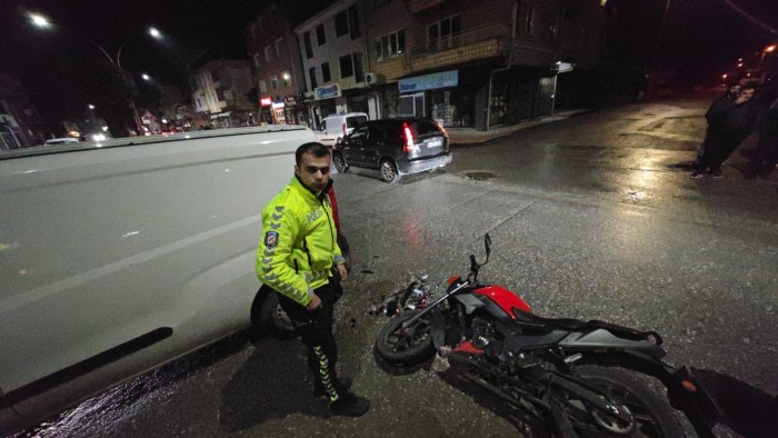 Akyazı'da Kaza: Motosiklet Sürücüsü Yaralandı