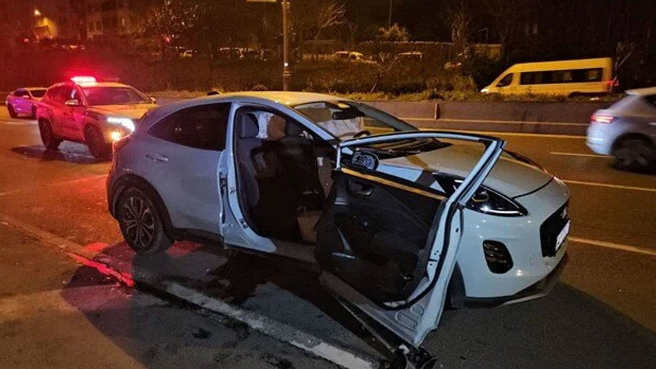 Bayrampaşa'da ardışık kazada 2 kişi hayatını kaybetti, 4 kişi yaralandı.