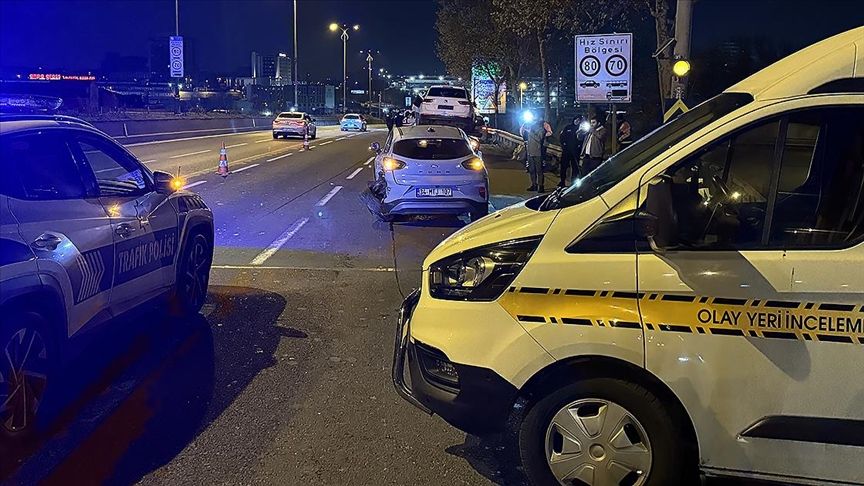 Bayrampaşa'da trafik kazasında 2 kişi vefat etti, 4 kişi ise yaralandı.