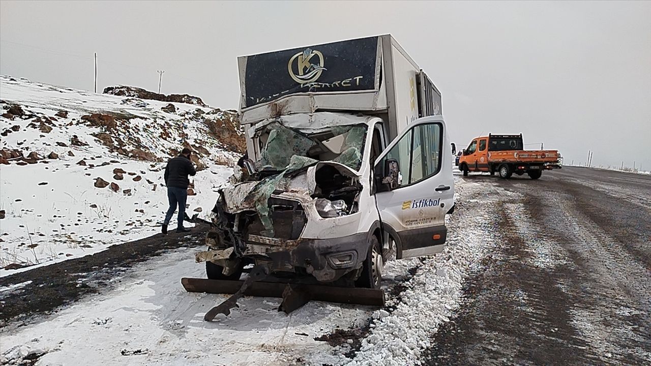 Kars-Ardahan yolu kaza: 1 ölü, 2 yaralı