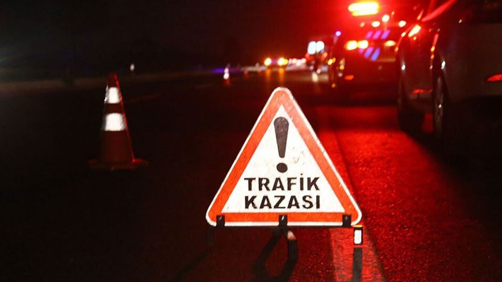 TEM'de ardışık kazalar: Trafik sıkıştı.