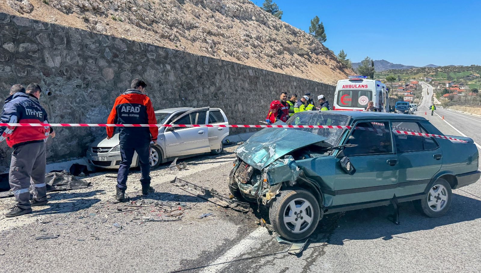 Uşak'ta trajik kaza: İki ölü, üç yaralı var