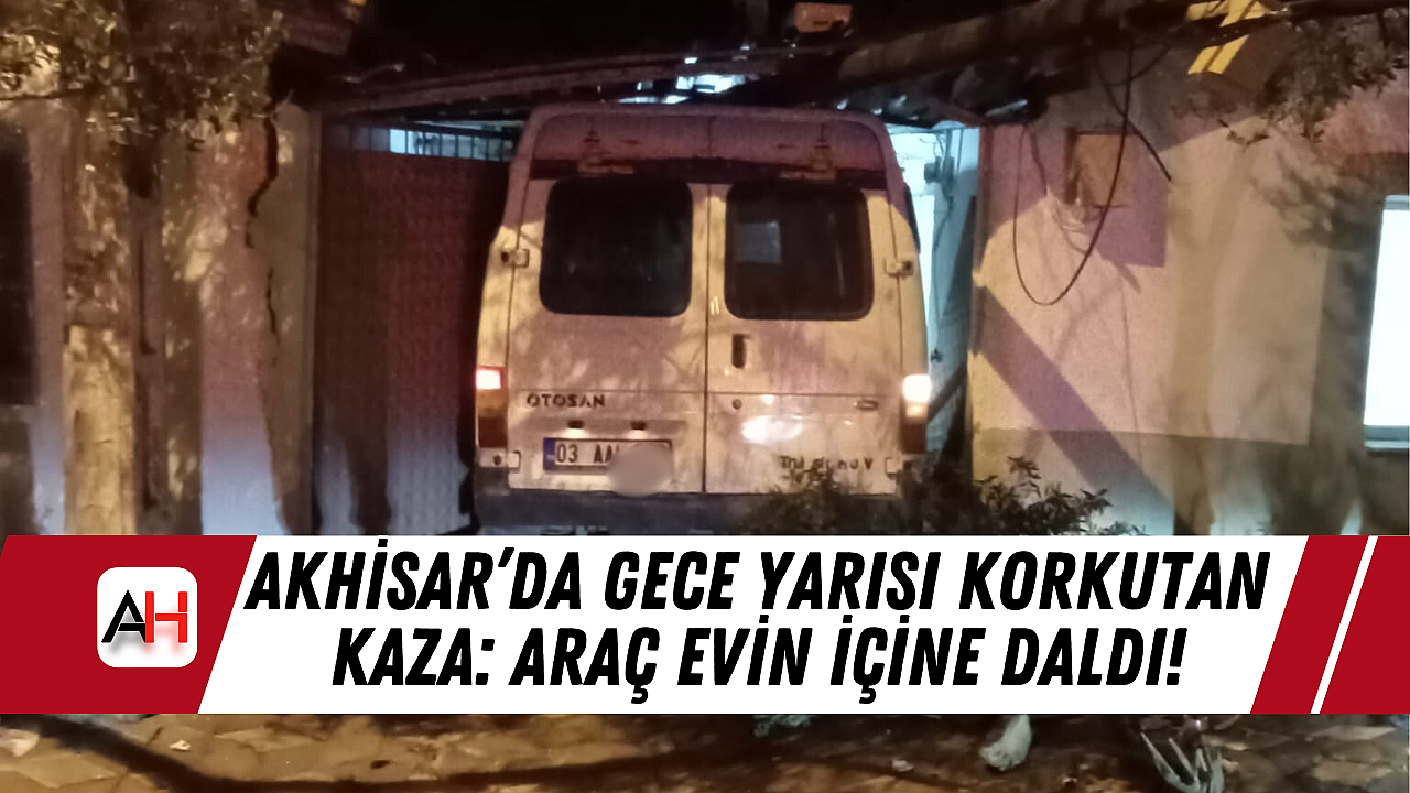 Akhisar'da gece yarısı korkutan kaza: araç evin içine daldı!