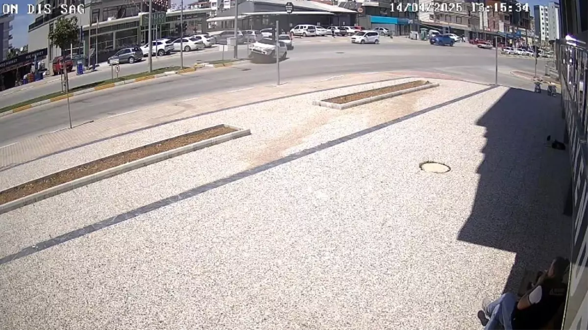 Antalya'da U Dönüşü Trafik Kazası