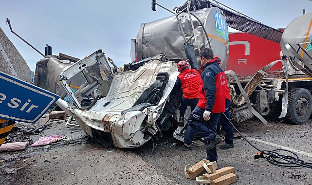 Balıkesir-Edremit Karayolunda Feci Trafik Kazası: Boş Süt Tankeri Duvara Çarptı, Şoför Hayatını Kaybetti