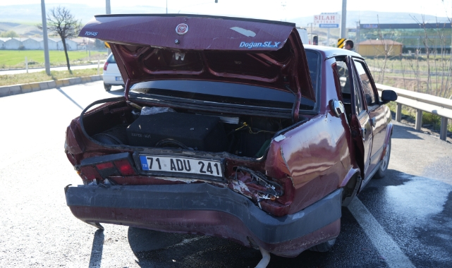 Kırıkkale'de 3 araçlı zincirleme kaza! 4 yaralı