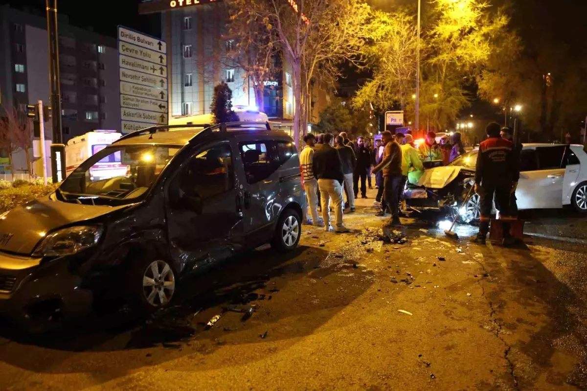 Nevşehir'de Alkollü Sürücünün Karıştığı Kazada 4 Kişi Yaralandı