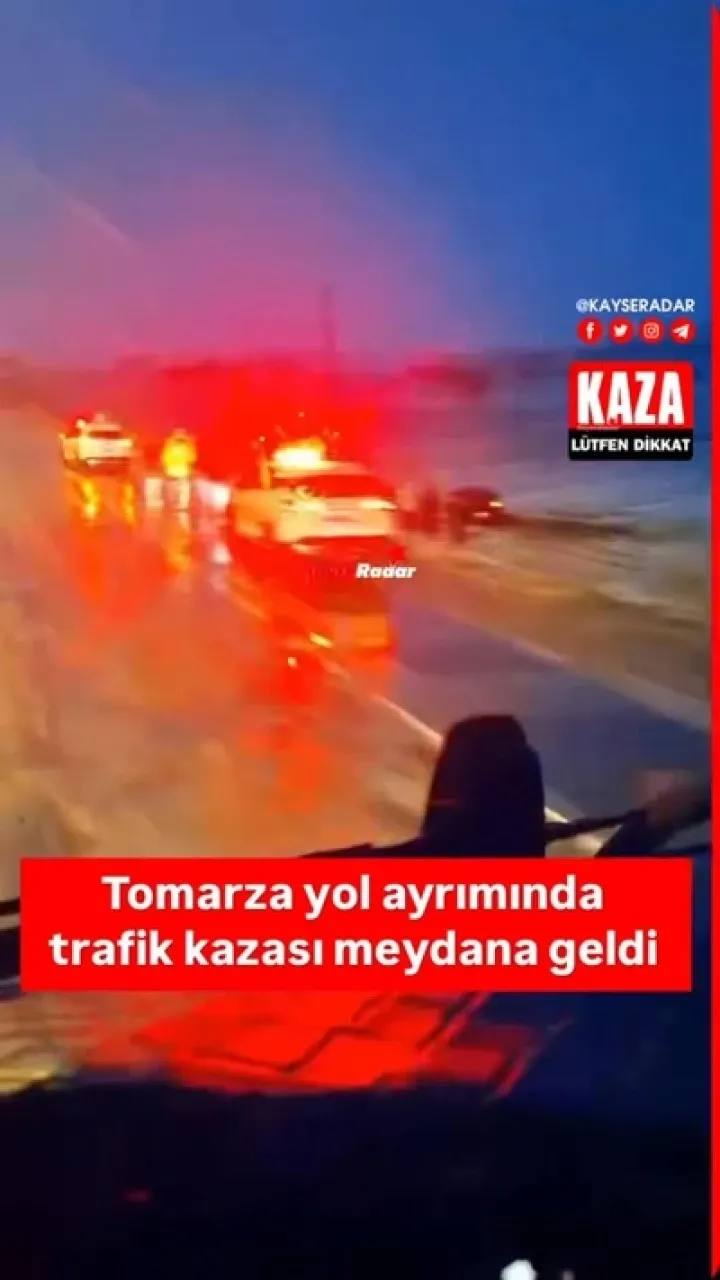 Tomarza yol ayrımında trafik kazası meydana geldi. Sürücüler dikkatli olunuz.