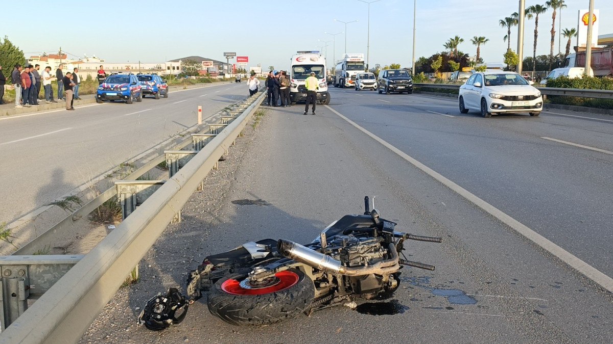 Antalya'da motosikletli genç kazada feci şekilde hayatını kaybetti
