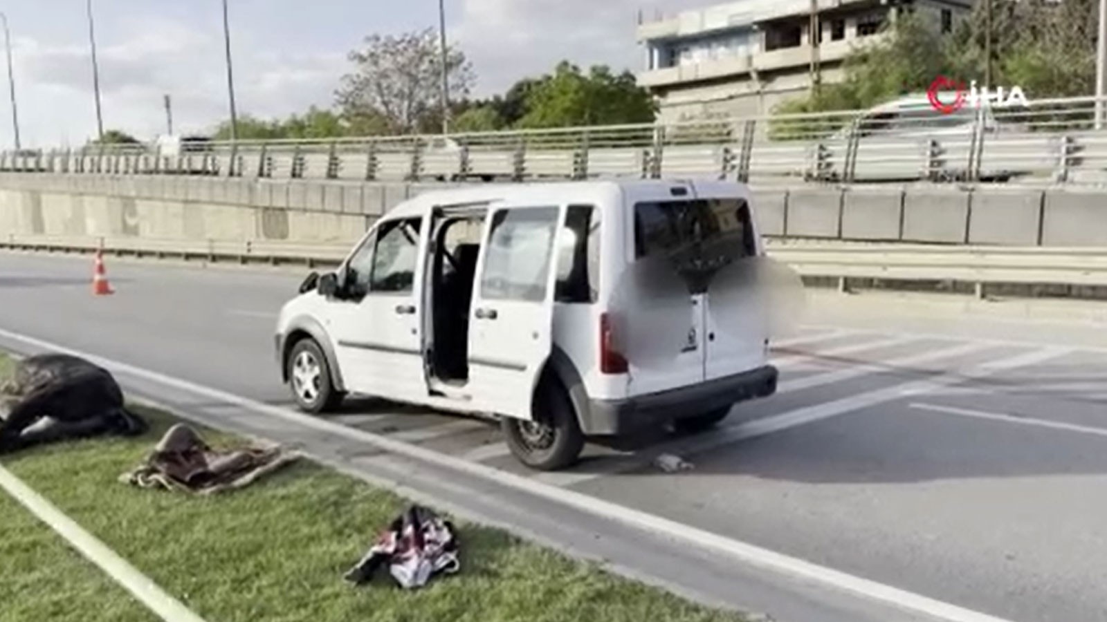Ata çarpan polis otosu kaza yaptı: 2 polis yaralandı