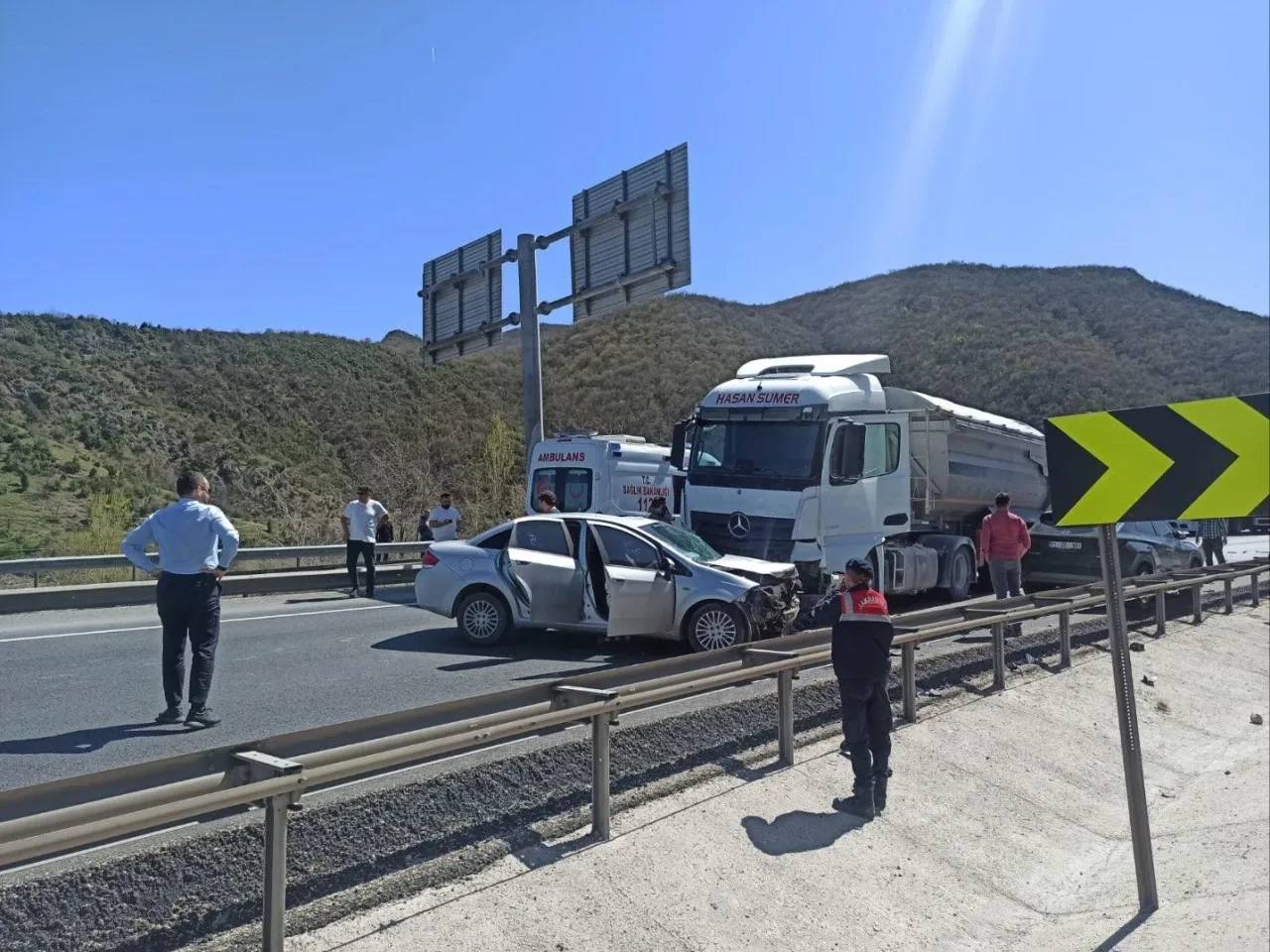 Zincirleme trafik kazası: 1 kişi yaralandı