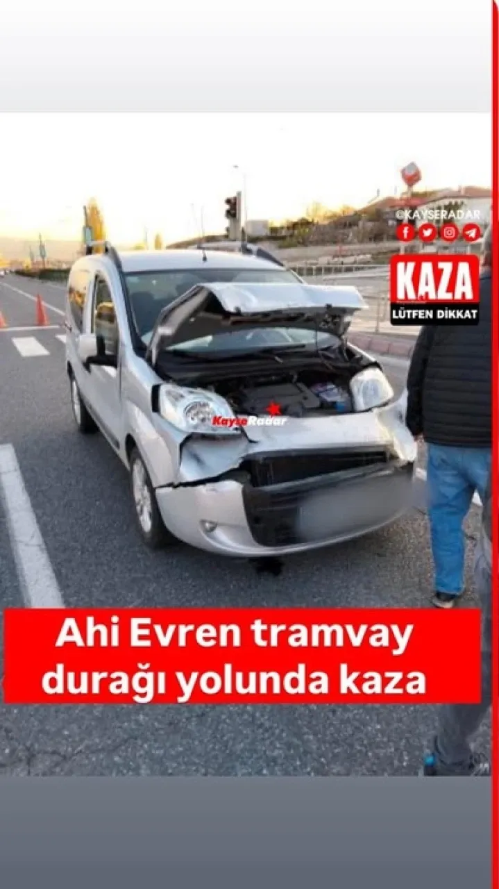 Ahi Evren tramvay durağı yolunda trafik kazası meydana geldi. Geçmiş olsun