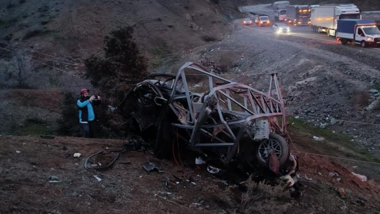 Bingöl’de Trafik Kazası: Otomobil Direğe Çarptı, 1 Kişi Hayatını Kaybetti