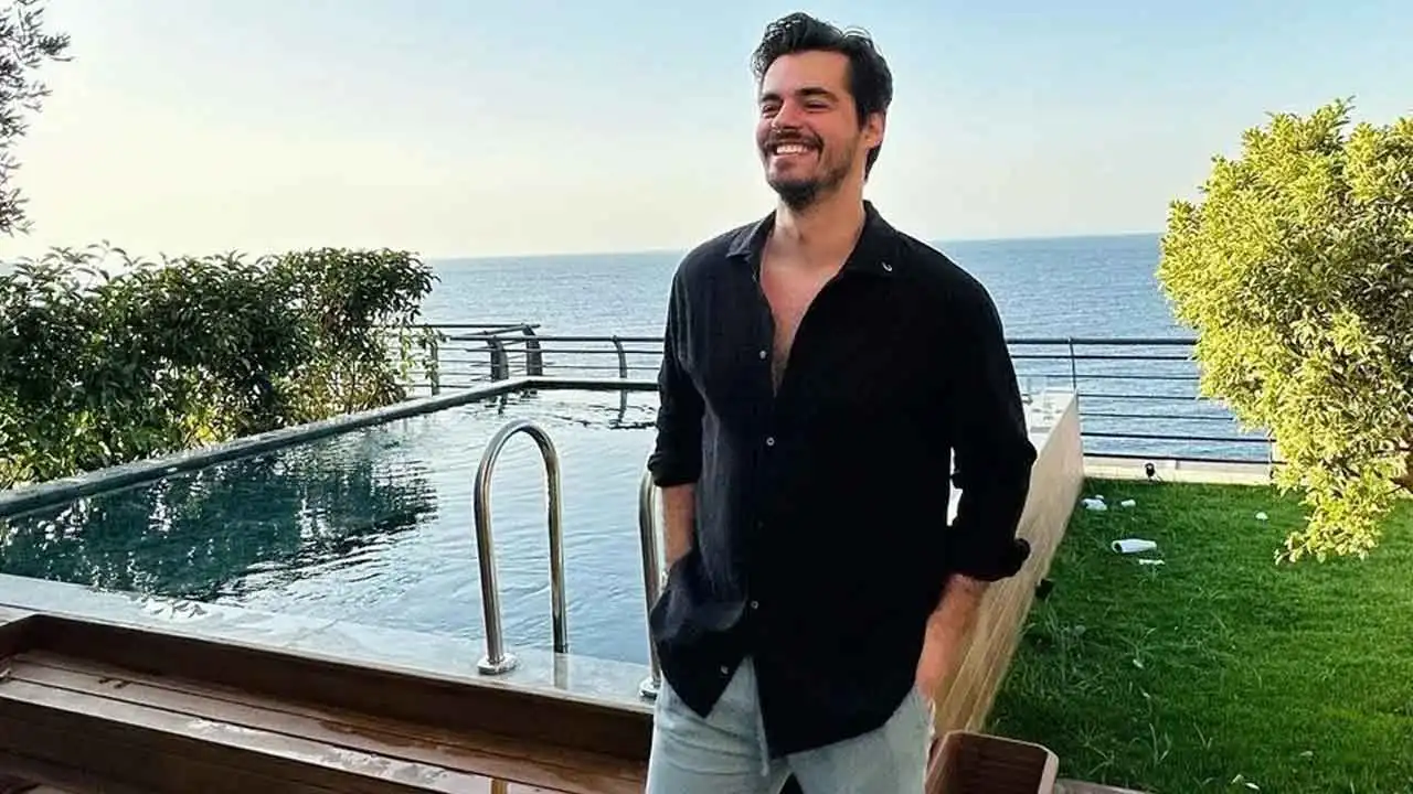 İzmirli oyuncu Berk Atan trafik kazası geçirdi