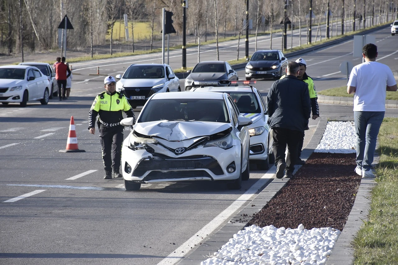 Sivas’ta Trafik Kazası: 4 Yaralı