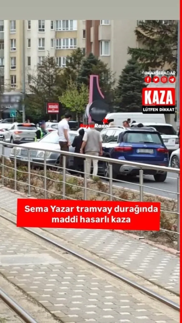 Sema Yazar tramvay durağında maddi hasarlı trafik kazası meydana geldi