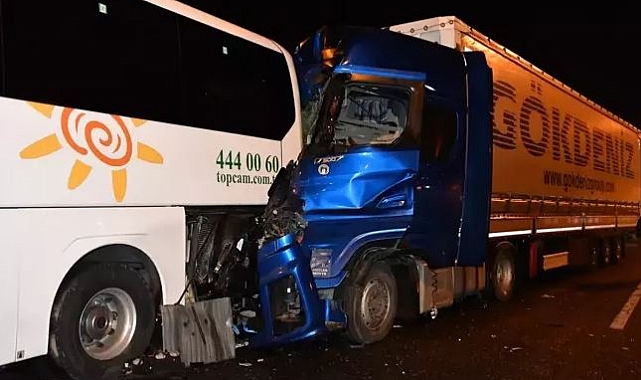 Tokat Tur Otobüsü Bilecik'te Kaza Yaptı: 13 Yaralı