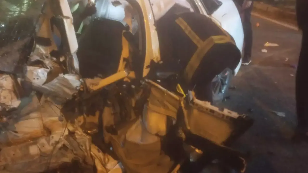 Van’da feci kaza otomobil direğe çarptı: 3 ölü, 2 yaralı