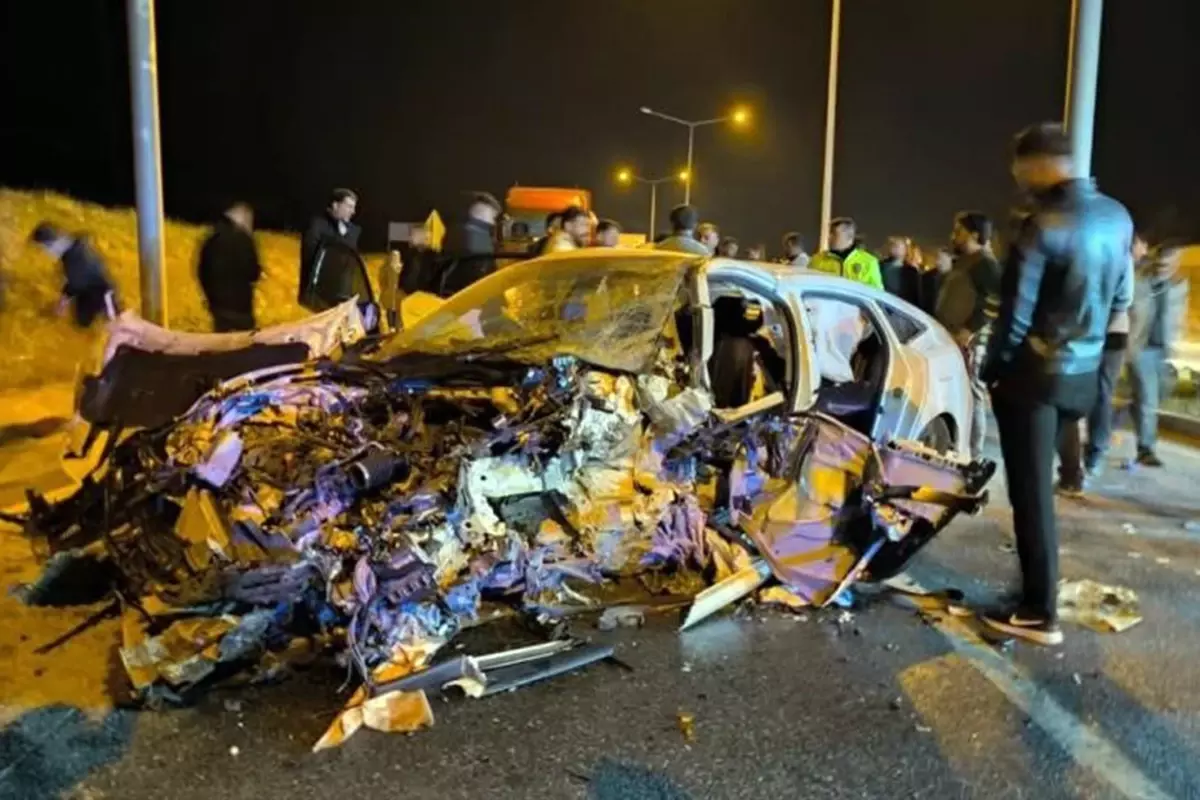 Van'da Trafik Kazası: 3 Ölü, 2 Yaralı
