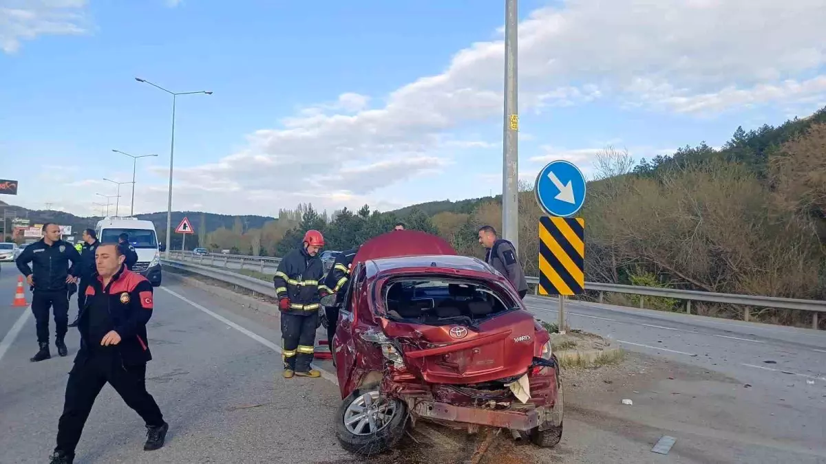 Çorum'da Trafik Kazası: 3 Yaralı
