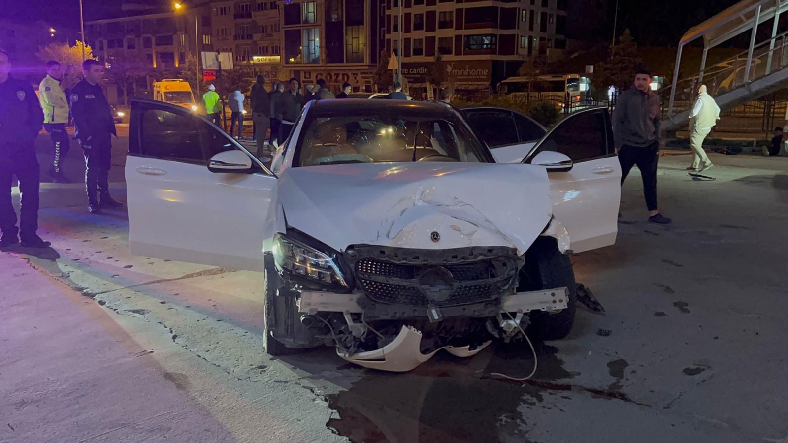 Polisin 'dur' ihtarına uymadı: Önce kaza yaptı, sonra ceza yedi
