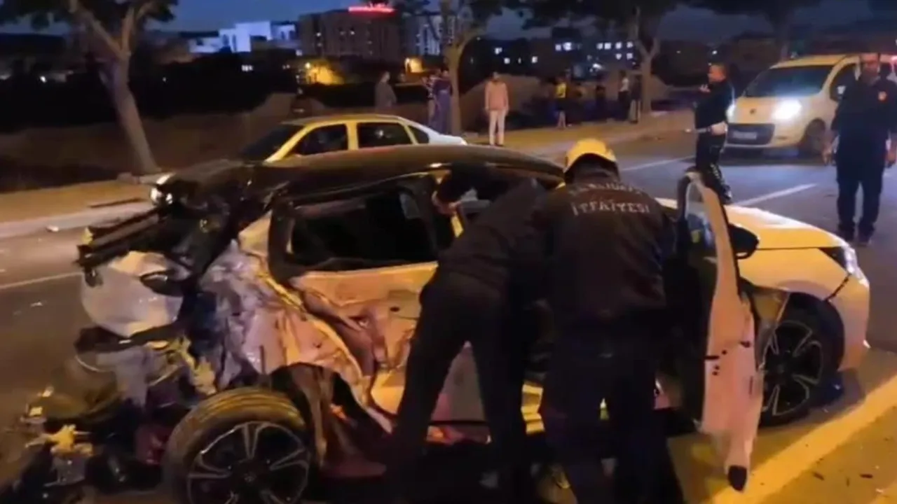 Şanlıurfa’da trafik kazası: Kamyonet ile otomobil çarpıştı, 4 yaralı