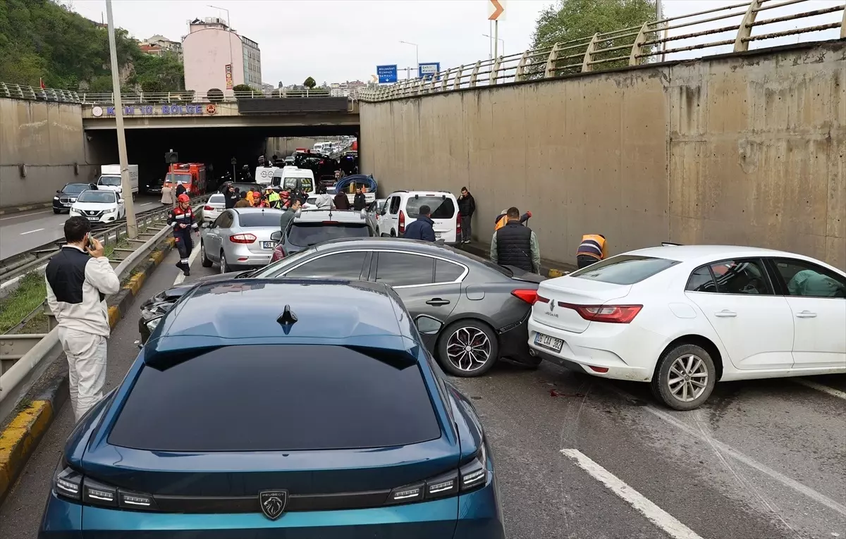 Trabzon'da Zincirleme Trafik Kazası: 8 Yaralı