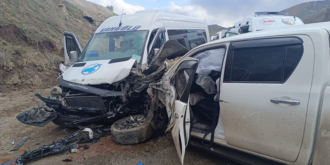Yüksekova’da trafik kazası: 4 yaralı, 1’i ağır