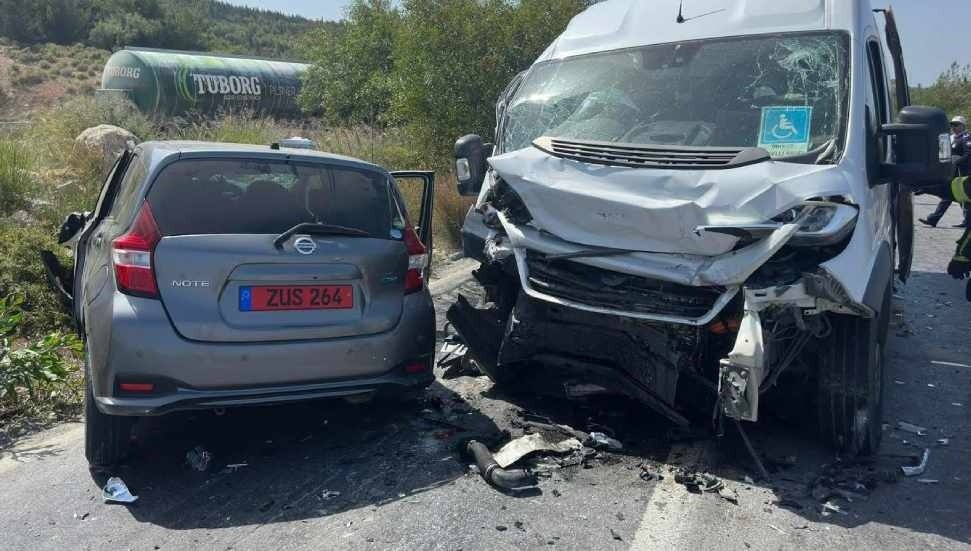 Arapköy'de feci kaza: 2 kişi hayatını kaybetti, 6 kişi yaralandı!