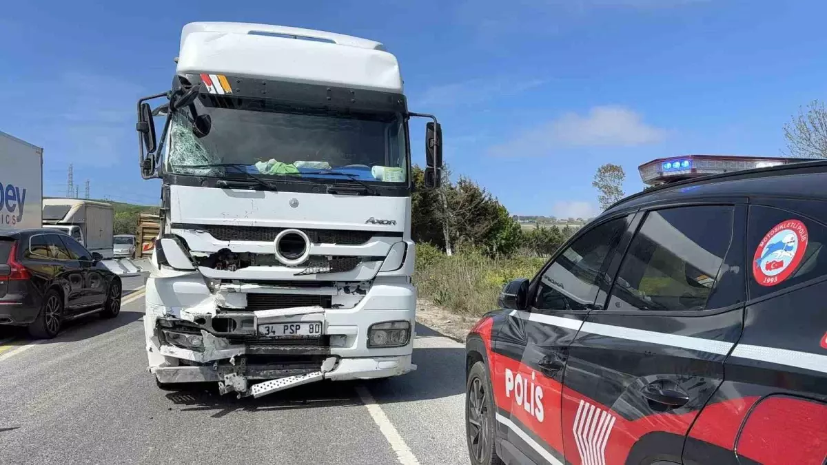 Arnavutköy'de Trafik Kazası: Sürücü Yaralı