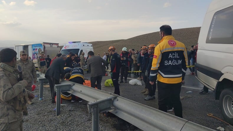 Feci kaza: 6 ölü, 8 yaralı