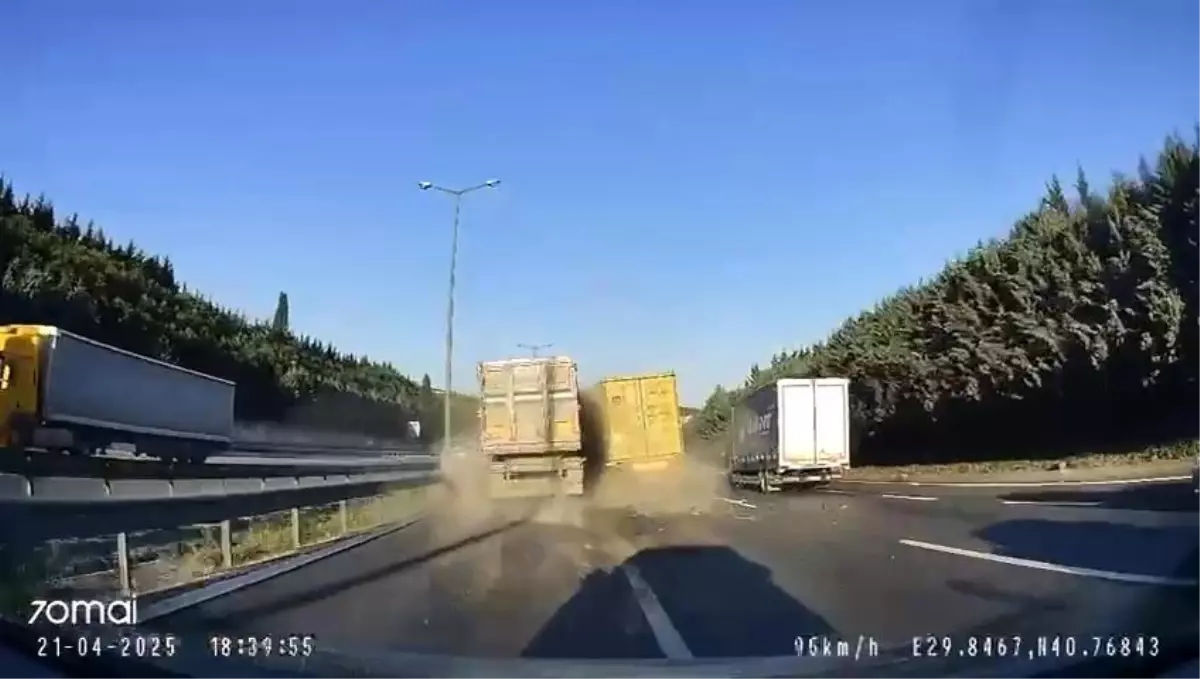 Kocaeli TEM Otoyolu'nda Zincirleme Trafik Kazası