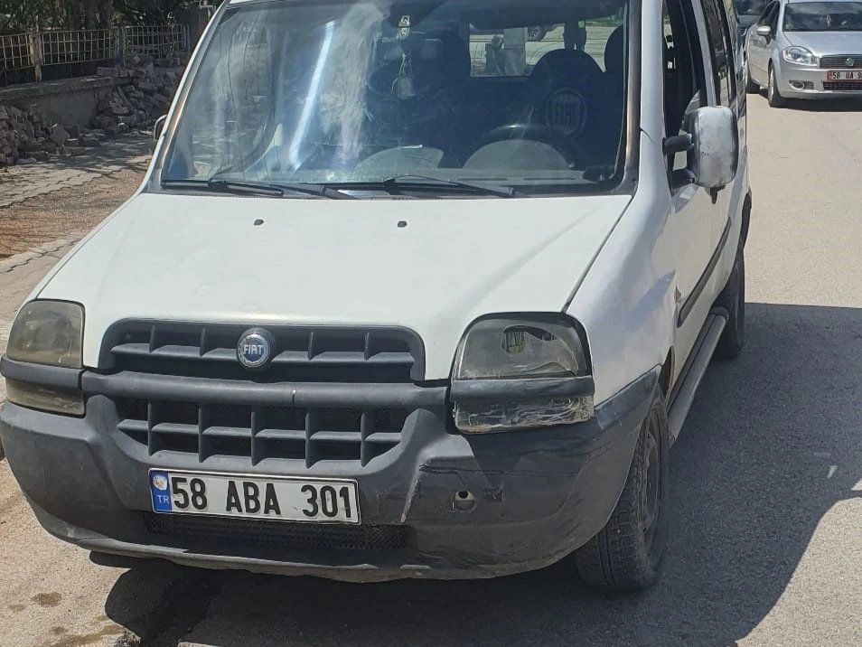 Şarkışla'da Trafik Kazası: 2 Kişi Yaralandı