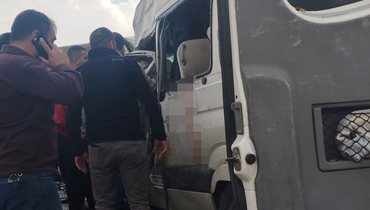 Van ve Sivas'ta iki feci kaza: 7 ölü, 30 yaralı