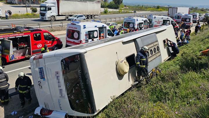 Yalova'da yolcu otobüsü devrildi: 1 can kaybı, 2 yaralı