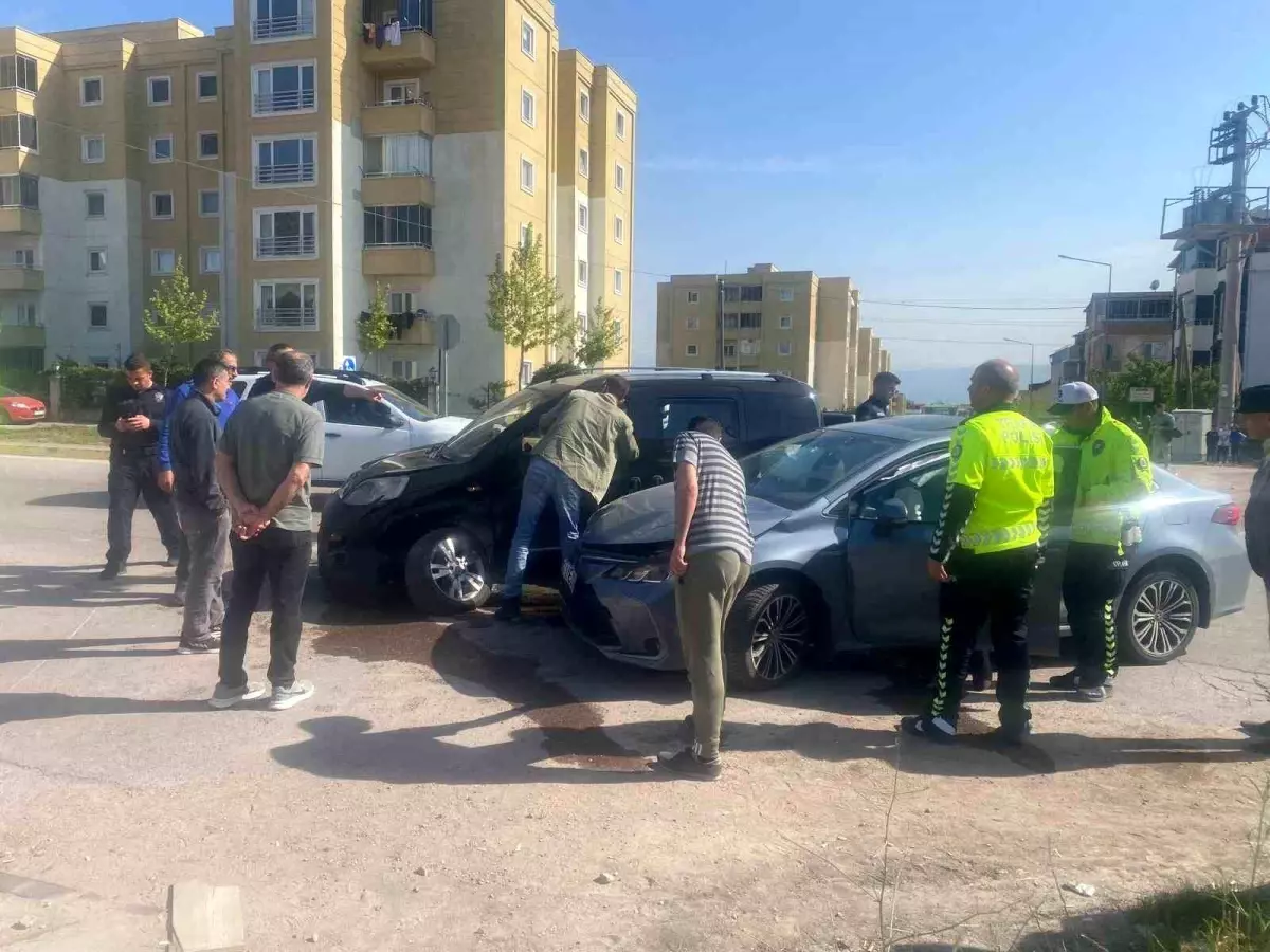 Körfez'de Trafik Kazası: 3 Yaralı