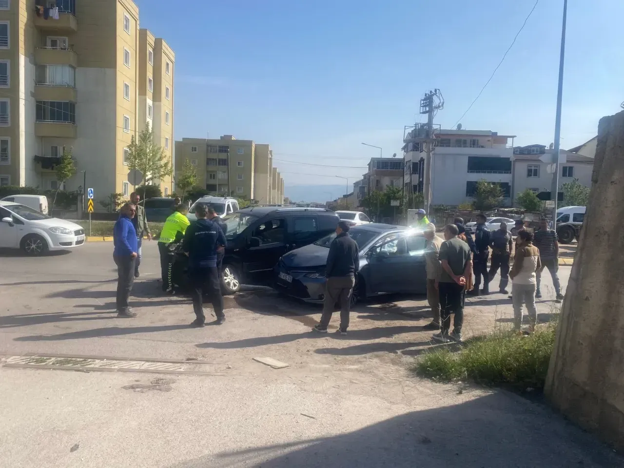 Körfez'de zincirleme kaza: 2’si çocuk 3 yaralı
