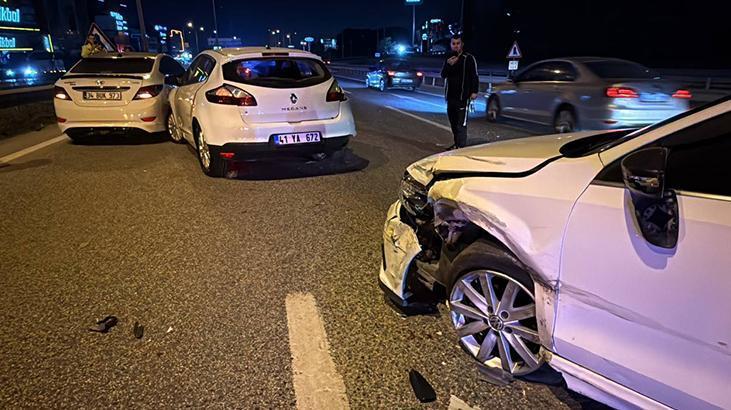 Kocaeli'de zincirleme kaza! 7 araç birbirine girdi: Yaralılar var