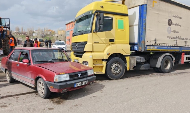 Aşkale'de trafik kazası: 3 yaralı