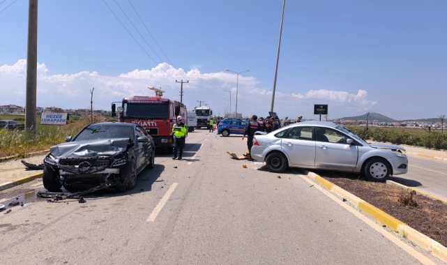 Ayvalık'ta otomobil kazası: 1 yaralı