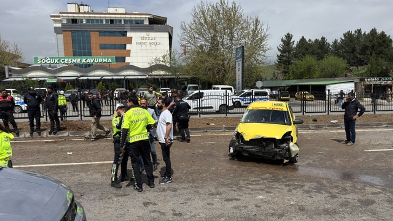 Zincirleme trafik kazasında 6 kişi yaralandı