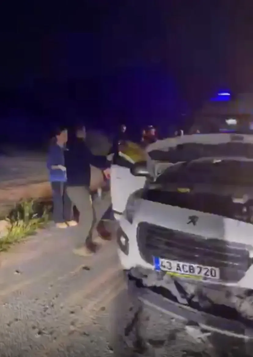 Armutlu Yolu’nda kaza: İki araç hasar gördü