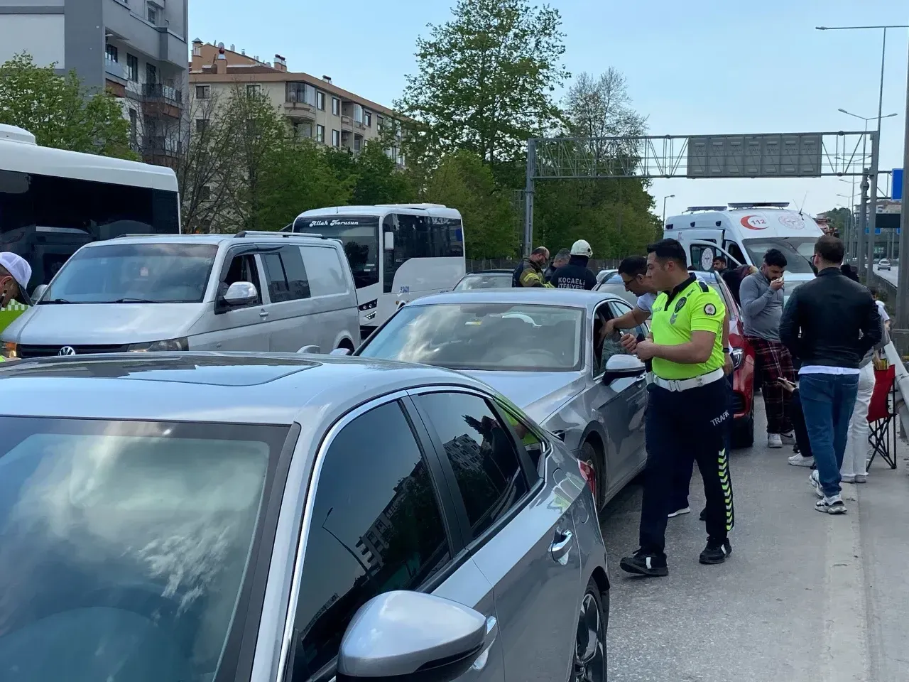 Kocaeli'de zincirleme kaza! 5 araç birbirine girdi
