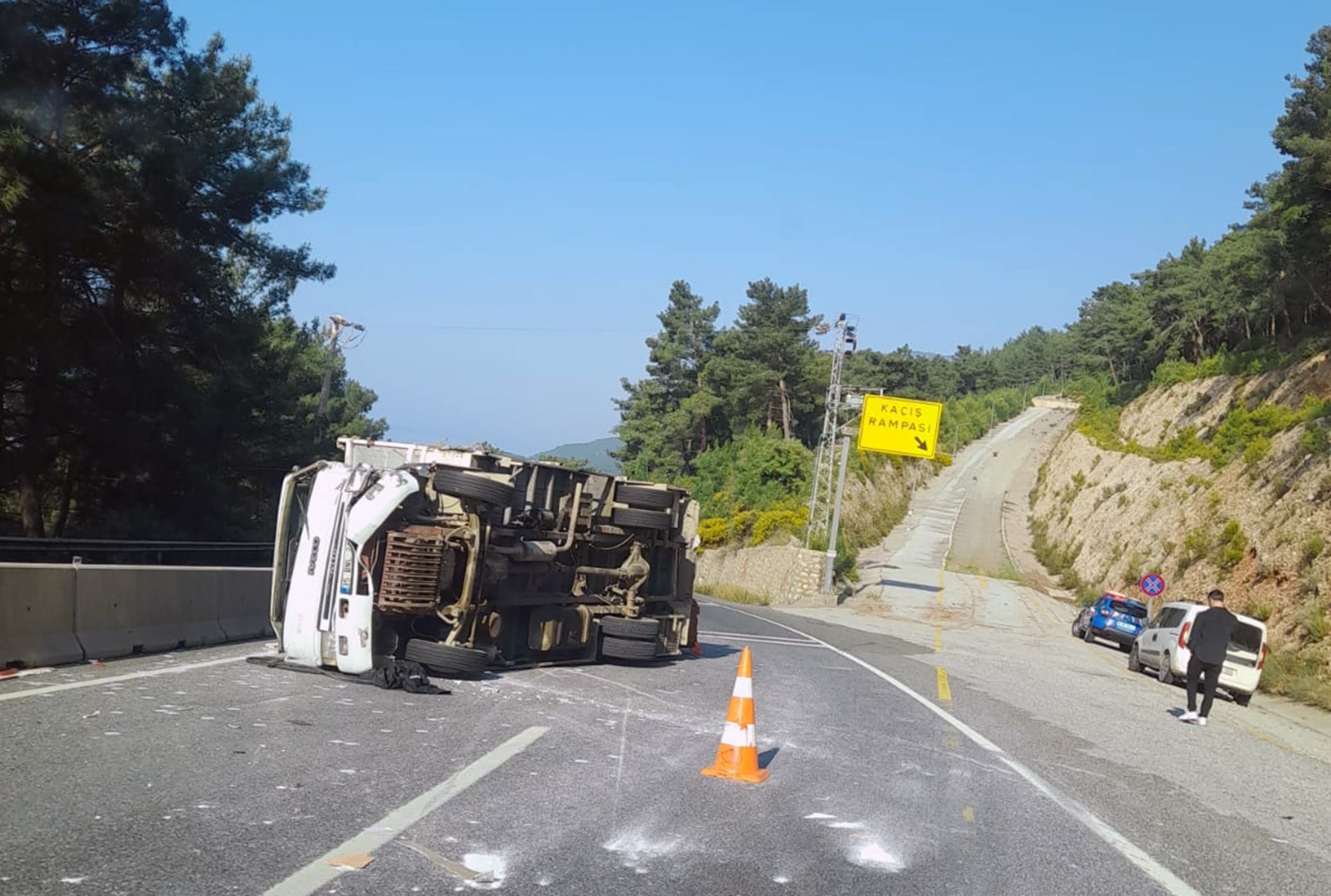 Sakartepe rampasında trafik kazası: Kamyonun freni patladı